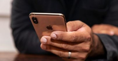اپل بالاخره قرار است آیفونهای جدید را همراه با شارژر سریع عرضه کند