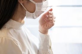 آیا ویروس کرونا از طریق صحبت‌کردن و تنفس هم منتقل می‌شود؟