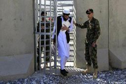 افغانستان ۹۰۰ زندانی گروه طالبان را آزاد کرد