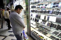 موبایل نخرید، ارزان می‌شود
