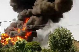 پارکینگ خودروهای سنگین در کرمانشاه طعمه حریق شد