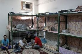 زندانیان کف خوابی که پول برای اجاره تخت ندارند