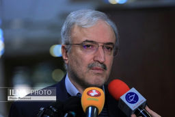 در هیچ جای دنیا نمی‌توان بیماری همه‌گیر را با خواهش و توصیه کنترل کرد