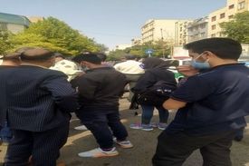 حضور دوباره هواداران استقلال مقابل ساختمان این باشگاه