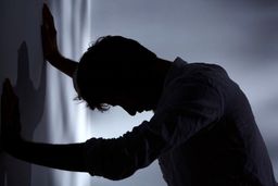 افسردگی و عواقب مخرب آن بر زندگی/ آیا رهایی از افسردگی درمان دارد؟