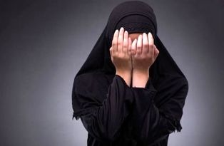 آزار و اذیت دختر جوان در آرایشگاه زنانه