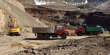 سنگ معدن غیر مجاز به وزن ۱۸ تن در اسفراین کشف شد