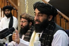 طالبان: آمریکا با قتل‌عام و بمباران در افغانستان نقض حقوق بشر میکند!