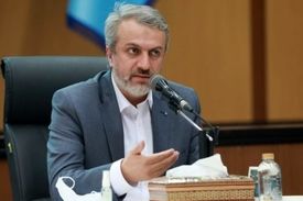 وضعیت صنعت خودرو کشور هنوز هم قابل دفاع نیست/ خودرو گران نمی‌شود