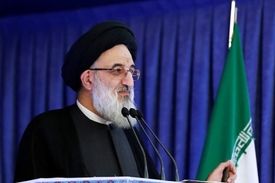 امام جمعه کرج سگ گردانی و بدحجابی از مصادیق هویت زدایی فرهنگی ست / در قانون داریم که تظاهر به غرب گرایی ممنوع است