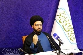 برداشتن شال و روسری مقدمه رسیدن به برهنگی و همجنس‌گرایی است