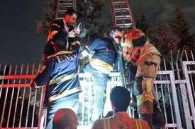 مرد میانسال در میدان آزادی دچار حادثه عجیب شد!