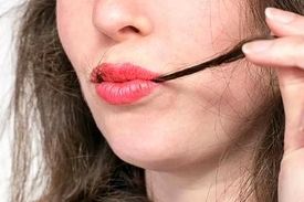 یک کیلو مو در معده بیمار/ سندرم راپونزل یا بی‌اختیاری موخوری چیست؟