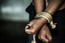 نجات تاجر ربوده شده از تله زن اغفالگر