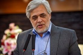 محمد مهاجری: اینکه فردی، که نمی‌دانم نماینده چند درصدی مجلس است، به متن کتابی چیزی اضافه کند و تفسیری نادرست و دروغین ارائه دهد، رفتاری ناپسند و زشت است/ سیستم‌های امنیتی و انتظامی نباید برخوردهای گزینشی داشته باشند