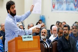 اروپاگردی هادی رضوی با پول بیت‌المال به همراه خانم منشی