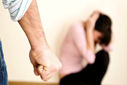 تحقیر همسر چه آسیب‌هایی بر زندگی مشترک وارد می‌کند؟