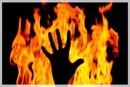 اظهارات خواهر دختری که جلوی دادسرا خودسوزی کرد/ او به استادیوم آزادی رفته بود!