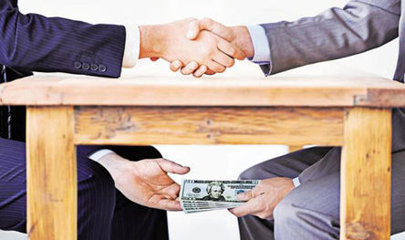 عباس عبدی: معنای &#8220;فساد نظام‌مند&#8221; چیست؟