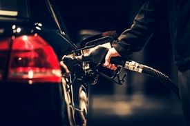 رییس مرکز توسعه تجارت الکترونیکی خبر داد: اعلام ۷۶ شکایت مبنی بر گران فروشی قیمت بنزین