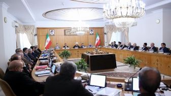 روحانی در جلسه هیات دولت: نگذاریم گله و شکایتها مانع حضور مردم پای صندوق آراء شود