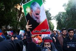 دو ابزاری که همیشه در کوله پشتی سردار سلیمانی بود /خاطره روزی که اولین فرزند حاج قاسم به دنیا آمد