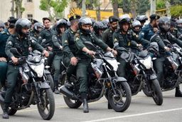 حضور پلیس در تجریش به دنبال خبر مشاهده بسته مشکوک
