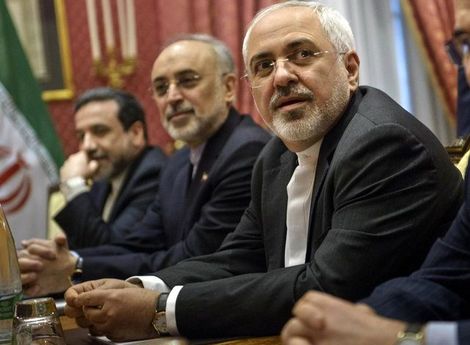 وظیفه وزیر خارجه کسب منافع حداکثری کشور با مذاکره است، نه جنگ