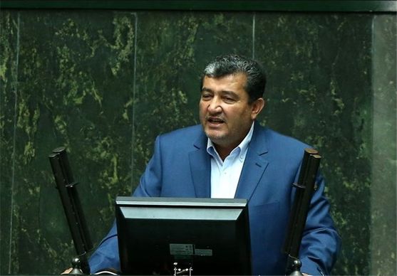 دریافت حقوق ۷۰۰ میلیونی یکی از مدیران بانک تجارت!